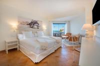 Iberostar Selection Andalucia Playa客房内的一张或多张床位