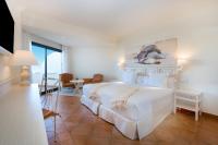 Iberostar Selection Andalucia Playa客房内的一张或多张床位