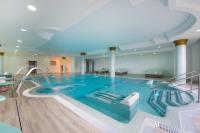 Iberostar Selection Andalucia Playa内部或周边的泳池