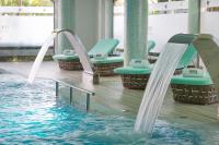 Iberostar Selection Andalucia Playa内部或周边的泳池