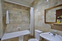 The Jayakarta Bali Beach Resort的一间浴室