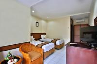 The Jayakarta Bali Beach Resort的电视和/或娱乐中心