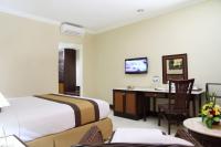 The Jayakarta Bali Beach Resort的电视和/或娱乐中心