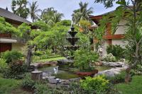 The Jayakarta Bali Beach Resort外面的花园