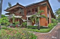 The Jayakarta Bali Beach Resort外面的花园