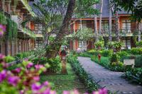 The Jayakarta Bali Beach Resort外面的花园