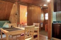 Camping Pod Krokwią的厨房或小厨房