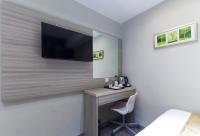 Hotel 99 Kelana Jaya (PJ)的电视和/或娱乐中心