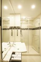 Fairway Colombo - Sri Lanka&#39;s First Hotel With Robot Technology的一间浴室