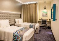 Fairway Colombo - Sri Lanka&#39;s First Hotel With Robot Technology客房内的一张或多张床位