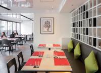 曼谷素坤逸 11 巷彩鸿酒店餐厅或其他用餐的地方