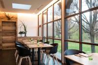 Hotel Restaurant De l'Illwald餐厅或其他用餐的地方