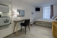 smartroom The Residence la Cittadella Baden的厨房或小厨房