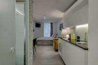smartroom The Residence la Cittadella Baden的厨房或小厨房