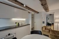 smartroom The Residence la Cittadella Baden的厨房或小厨房