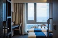 Gloucester Hotel Jeju客房内的一张或多张床位