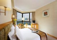 The Harbourview - Chinese YMCA of Hong Kong客房内的一张或多张床位