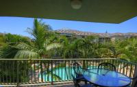 Bila Vista Kirra Beachside Apartments内部或周边的泳池