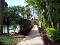 Bila Vista Kirra Beachside Apartments外面的花园