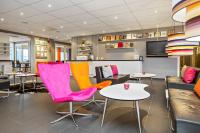 Sure Hotel by Best Western Stockholm Alvsjo的休息区