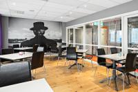 Sure Hotel by Best Western Stockholm Alvsjo的休息区
