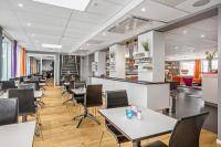 Sure Hotel by Best Western Stockholm Alvsjo的休息区
