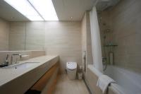 Gloucester Hotel Jeju的一间浴室