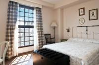 PortAventura Hotel Roulette - Includes unlimited access to PortAventura Park & 1 access to Ferrari Land客房内的一张或多张床位