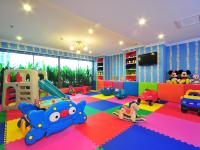 Centre Point Plus Hotel Pratunam的儿童俱乐部