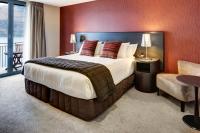 Rendezvous Heritage Hotel Queenstown客房内的一张或多张床位