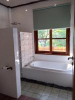Ubud Lestari Bungalows的一间浴室