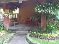 Ubud Lestari Bungalows外面的花园