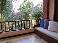 Ubud Lestari Bungalows的阳台或露台