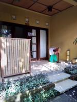 Ubud Lestari Bungalows外面的花园