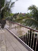 Ubud Lestari Bungalows的阳台或露台