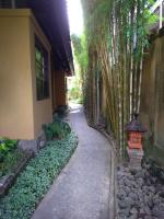 Ubud Lestari Bungalows外面的花园