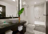 S Hotel Kingston的一间浴室