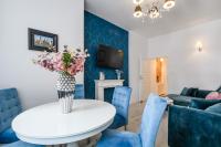 Sienna 41 Boutique Warsaw Apartments的电视和/或娱乐中心