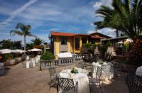 Romantic Relais Sorrento餐厅或其他用餐的地方
