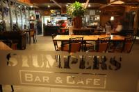 Stumpers Hotel酒廊或酒吧区