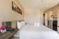 Evergreen Suite Hotel客房内的一张或多张床位