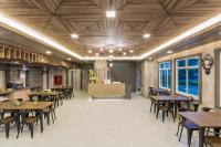 Evergreen Suite Hotel餐厅或其他用餐的地方