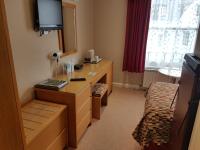 Best Western Moores Central Hotel的电视和/或娱乐中心