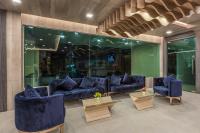 Evergreen Suite Hotel的休息区