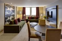 Rendezvous Heritage Hotel Queenstown的休息区