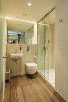 easyHotel Barcelona Fira的一间浴室