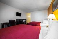 Rodeway Inn Kingman Route 66客房内的一张或多张床位