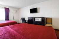 Rodeway Inn Kingman Route 66客房内的一张或多张床位
