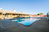 Rodeway Inn Kingman Route 66内部或周边的泳池