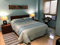 Amazing Condo in Alicante City Center客房内的一张或多张床位
